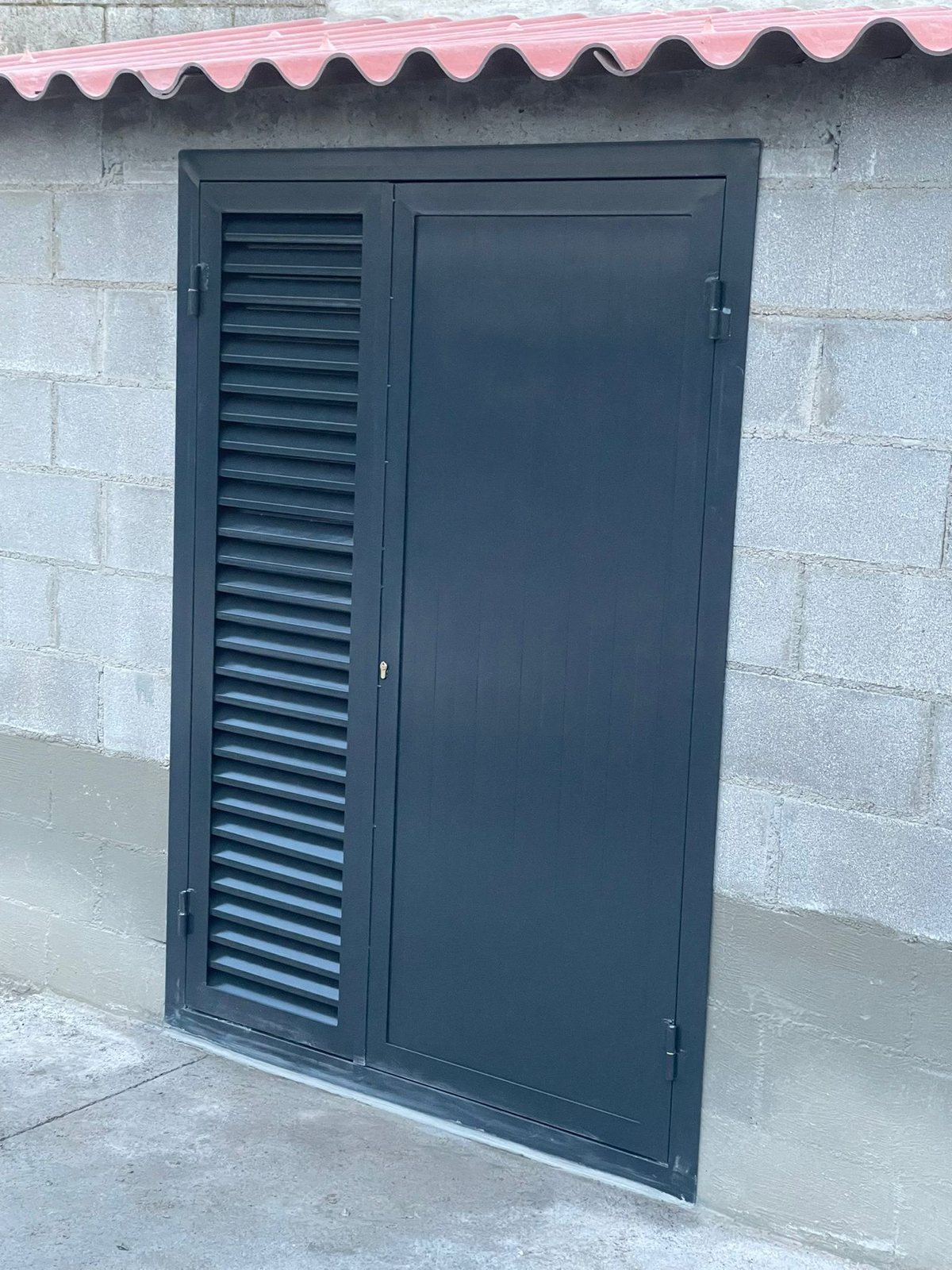 Puerta y contraventana metálica a medida